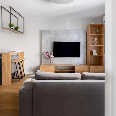 Riverside With Balcony & Parking Properunit * Βρότσλαβ